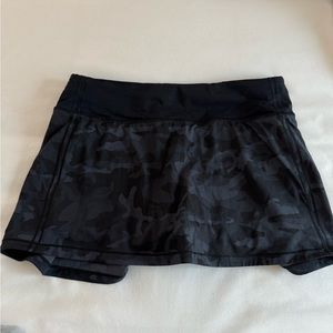 Lululemon skirt size 6